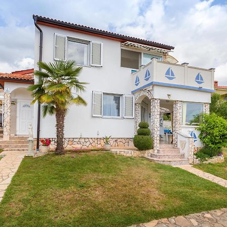 Beautiful Apartment In Barbariga With Kitchen Luaran gambar