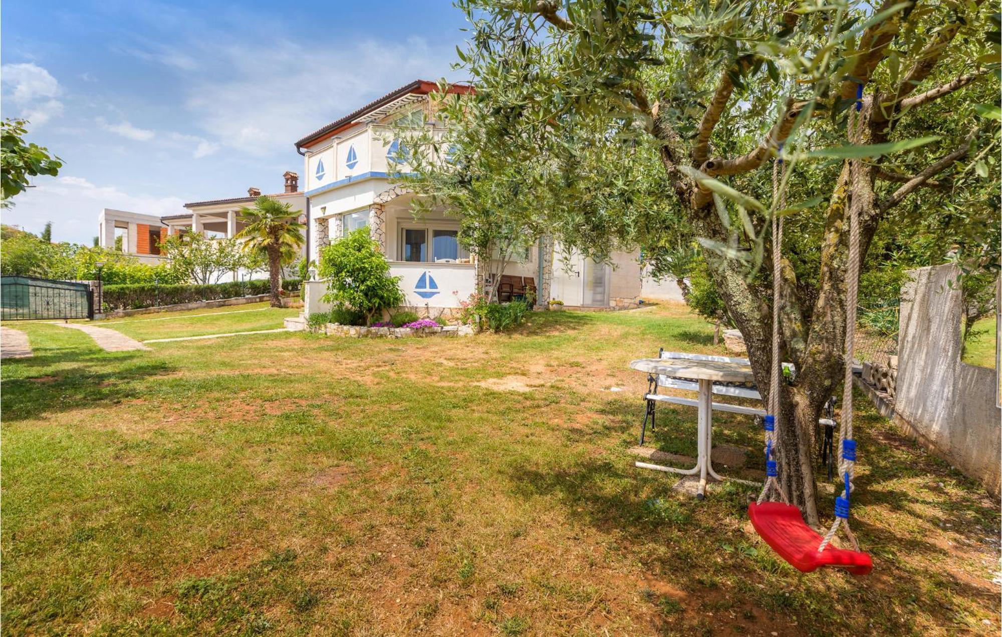 Beautiful Apartment In Barbariga With Kitchen Luaran gambar