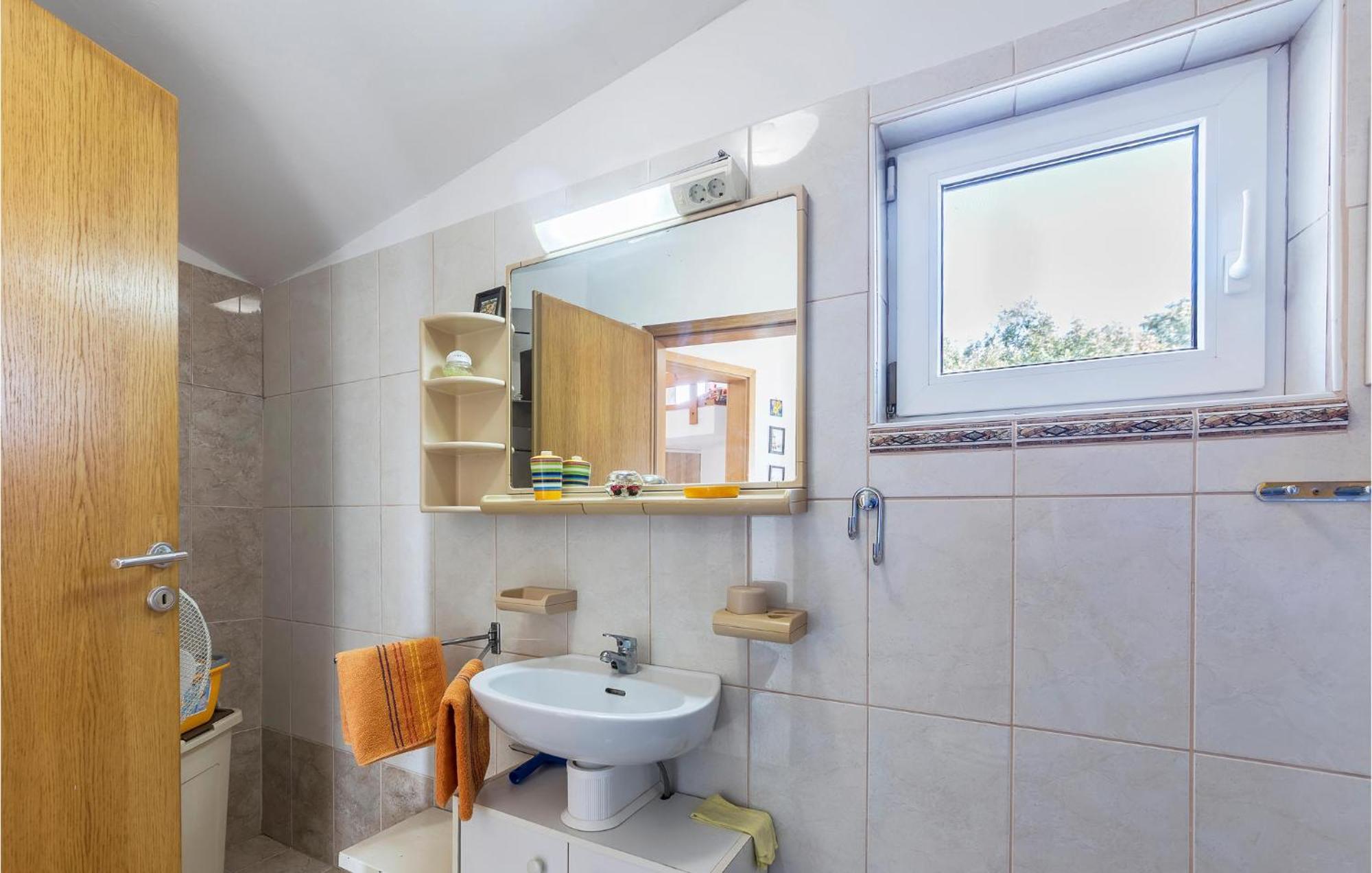 Beautiful Apartment In Barbariga With Kitchen Luaran gambar